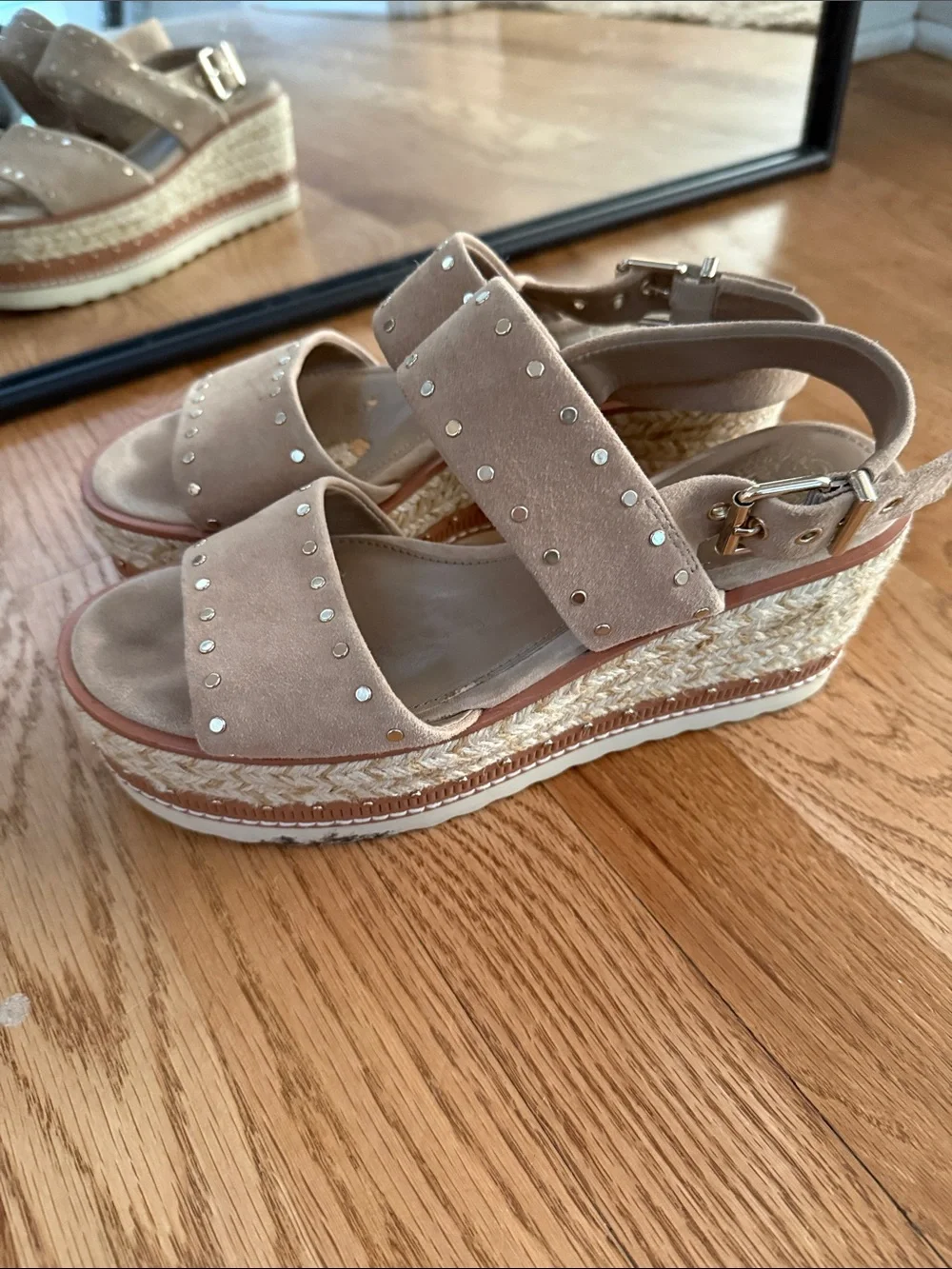 Vince Camuto Beige Studded Platform Espadrille Sandals size 6